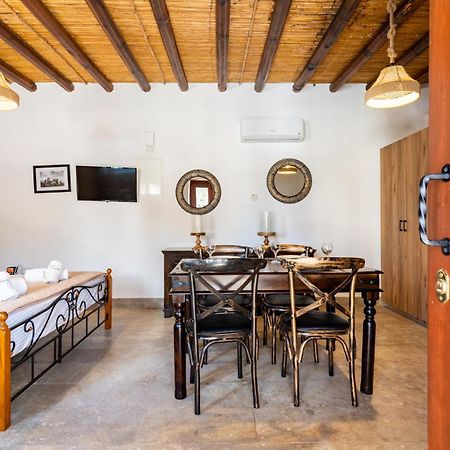 Stone Court Boutique Studios Miliou Bagian luar foto