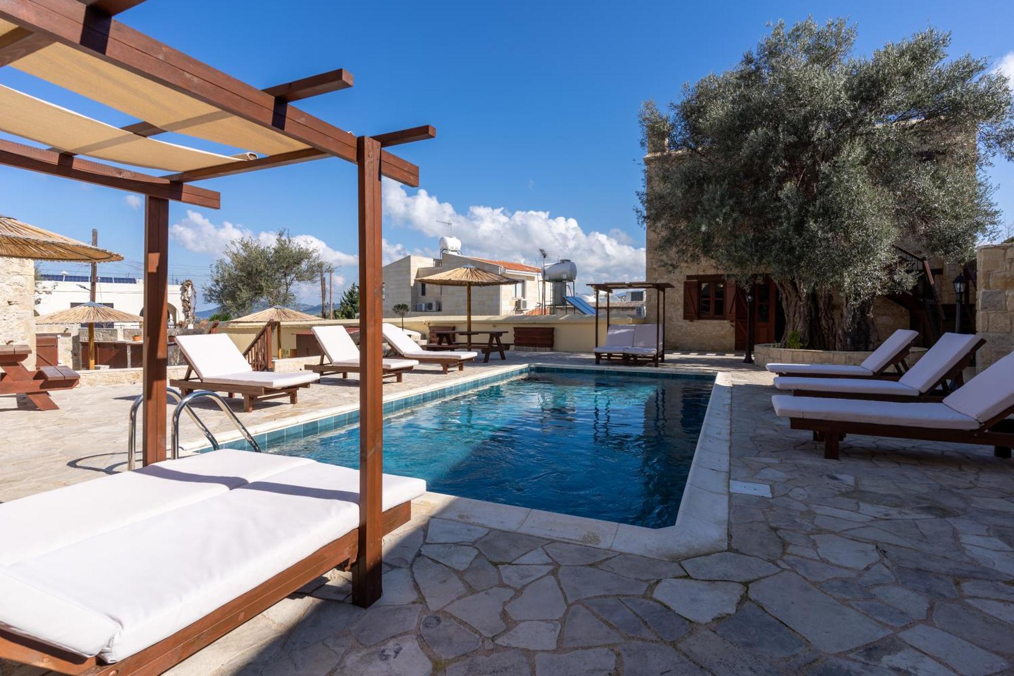 Stone Court Boutique Studios Miliou Bagian luar foto