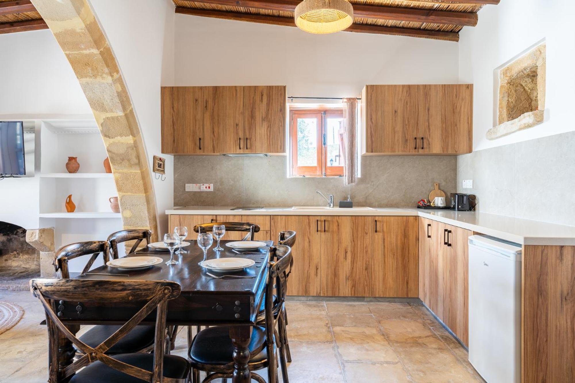 Stone Court Boutique Studios Miliou Bagian luar foto