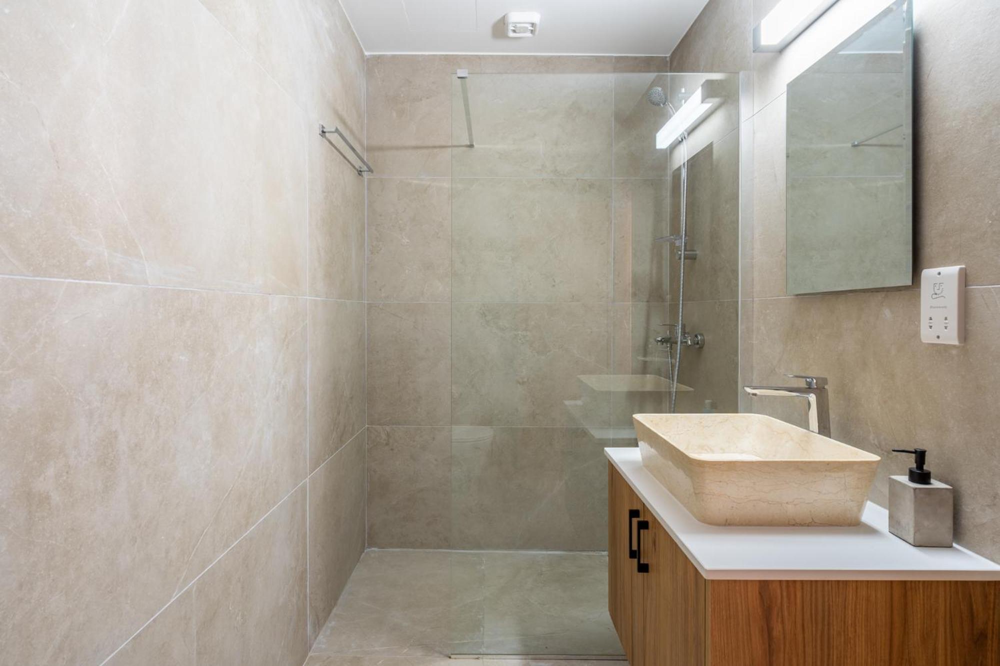 Stone Court Boutique Studios Miliou Bagian luar foto