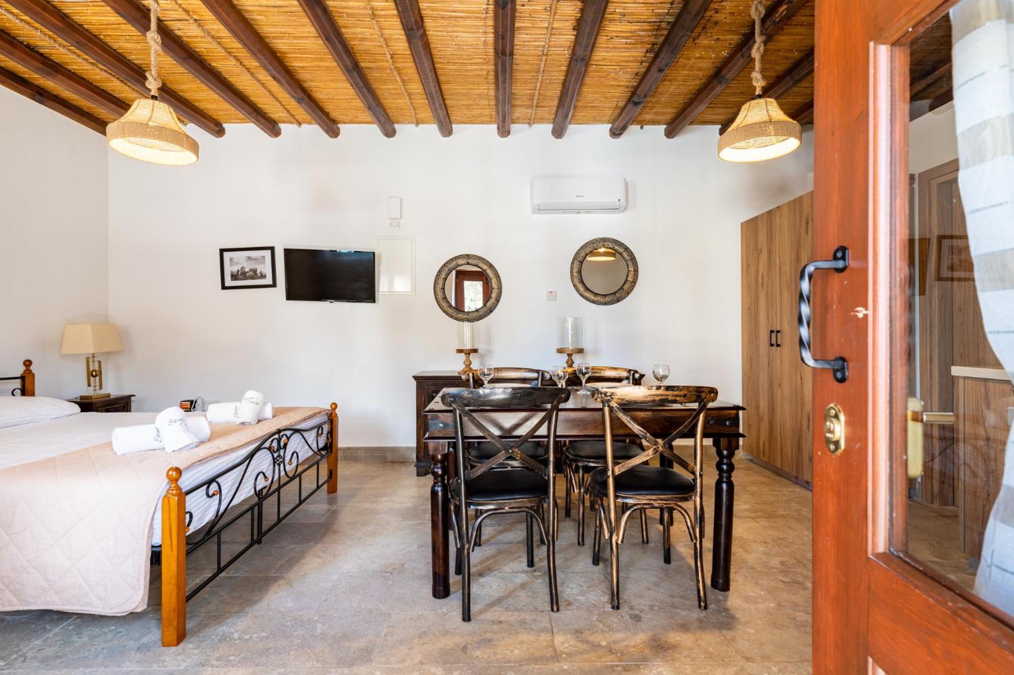 Stone Court Boutique Studios Miliou Bagian luar foto