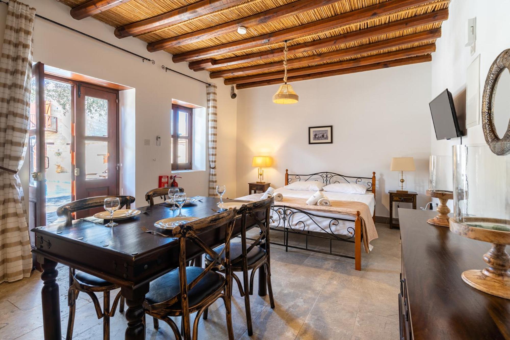 Stone Court Boutique Studios Miliou Bagian luar foto